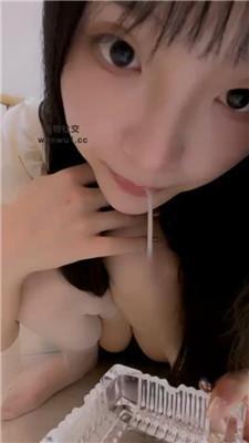 090547ladcrva1a4caagct.jpg
